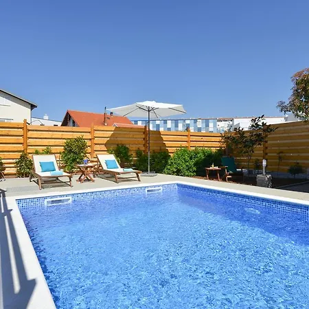 Sima- Luxury With Private Pool アパート