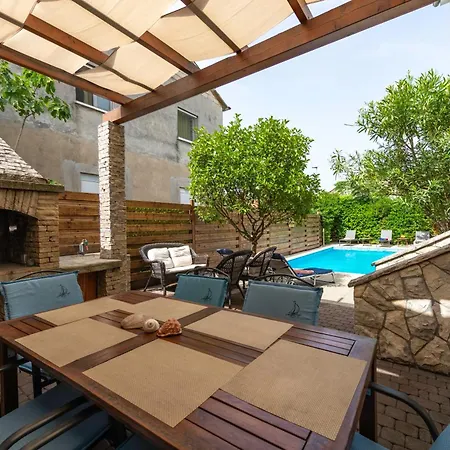 Villa Sima- Luxury Apartment With Private Pool Apartment Zadar