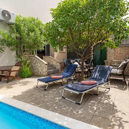 Apartment Villa Sima- Luxury Apartment With Private Pool Zadar