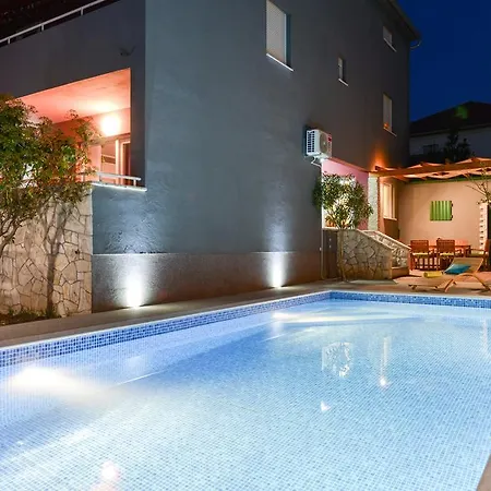 Villa Sima- Luxury Apartment With Private Pool Zadar
