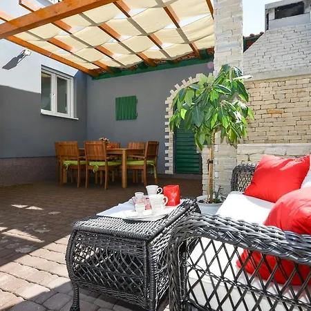 Villa Sima- Luxury Apartment With Private Pool Zadar