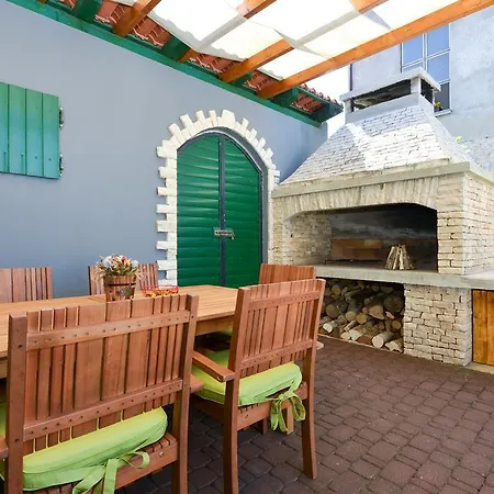 Villa Sima- Luxury Apartment With Private Pool Zadar