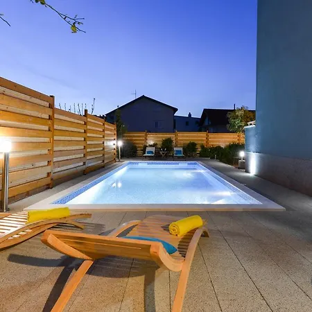 Villa Sima- Luxury Apartment With Private Pool