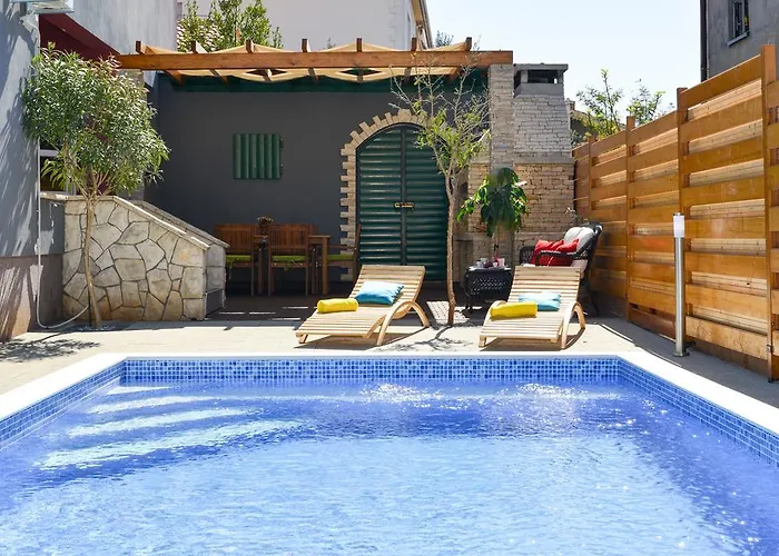 Sima- Luxury With Private Pool