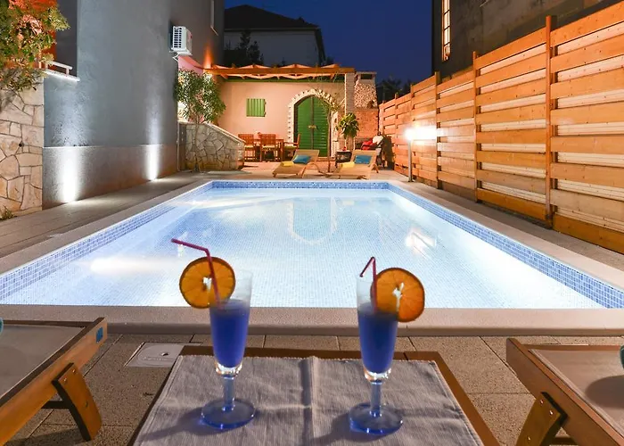 Sima- Luxury With Private Pool